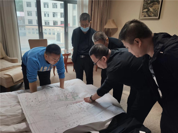 山東科技大學(xué)實(shí)用礦山壓力研究中心主任石永奎教授、郝建博士應邀赴龍煤雙鴨山礦業(yè)集團進(jìn)行技術(shù)交流